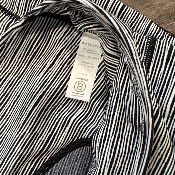 Athleta Women's White & Black Striped Capris Small - Picture 6 of 6